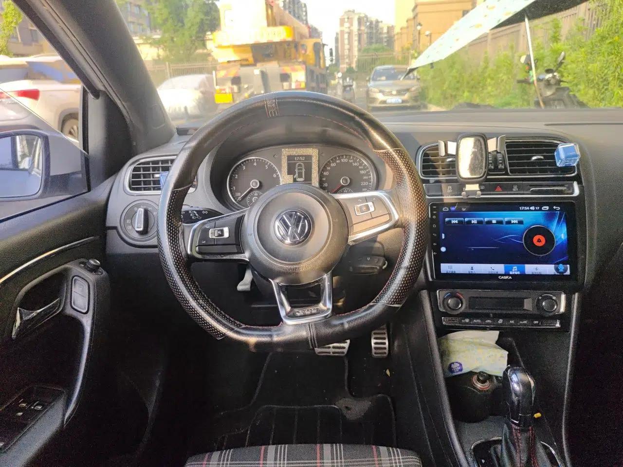 Volkswagen Polo 2014 1.6L Automatic Luxury Edition — миниатюра 10