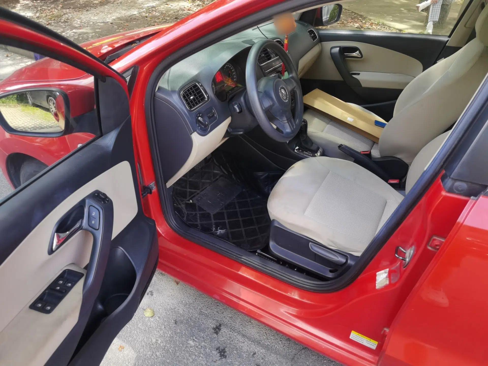 Volkswagen Polo 2011 1.6L Automatic ZhiShang Version — миниатюра 16