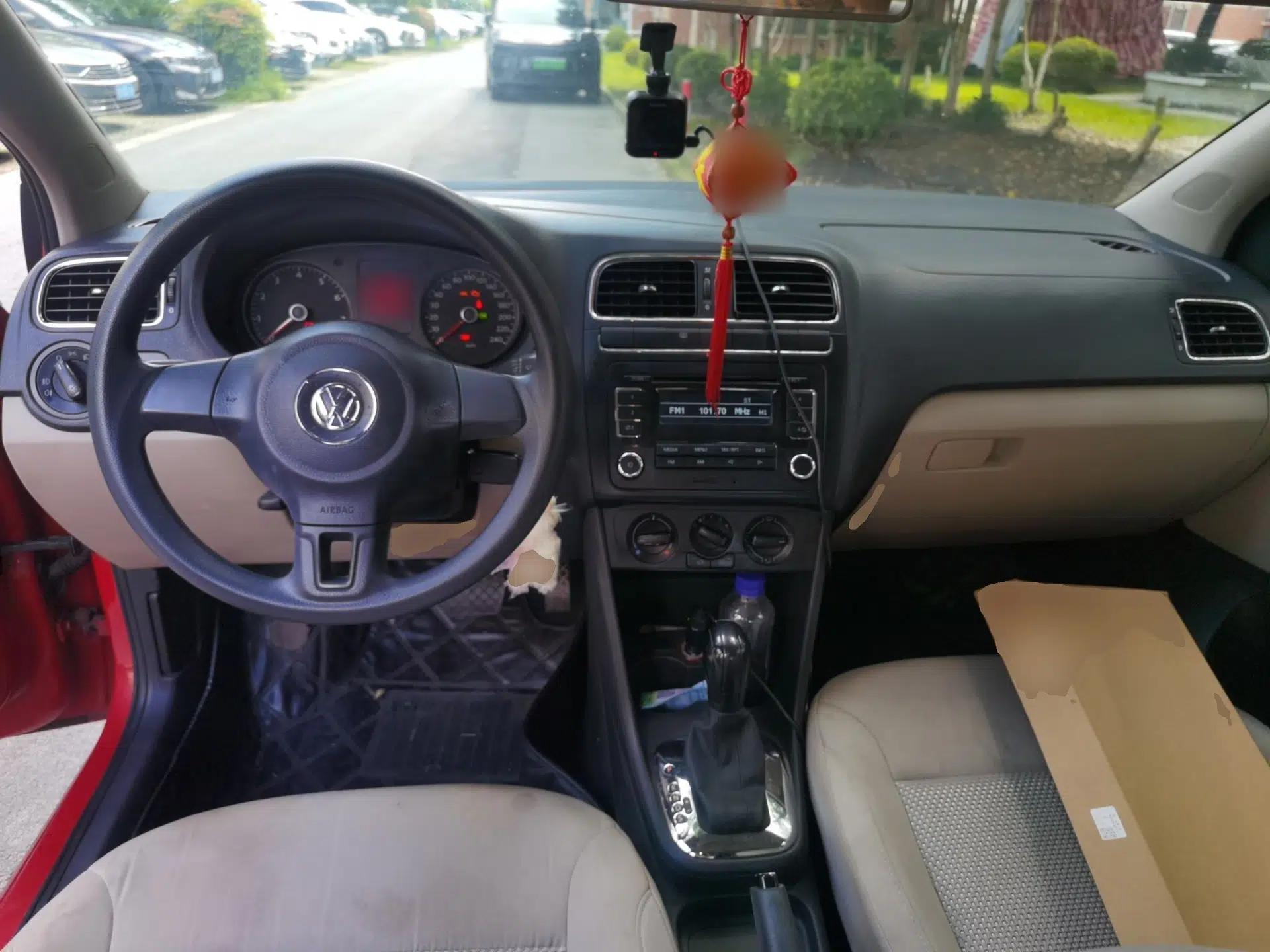 Volkswagen Polo 2011 1.6L Automatic ZhiShang Version — миниатюра 9