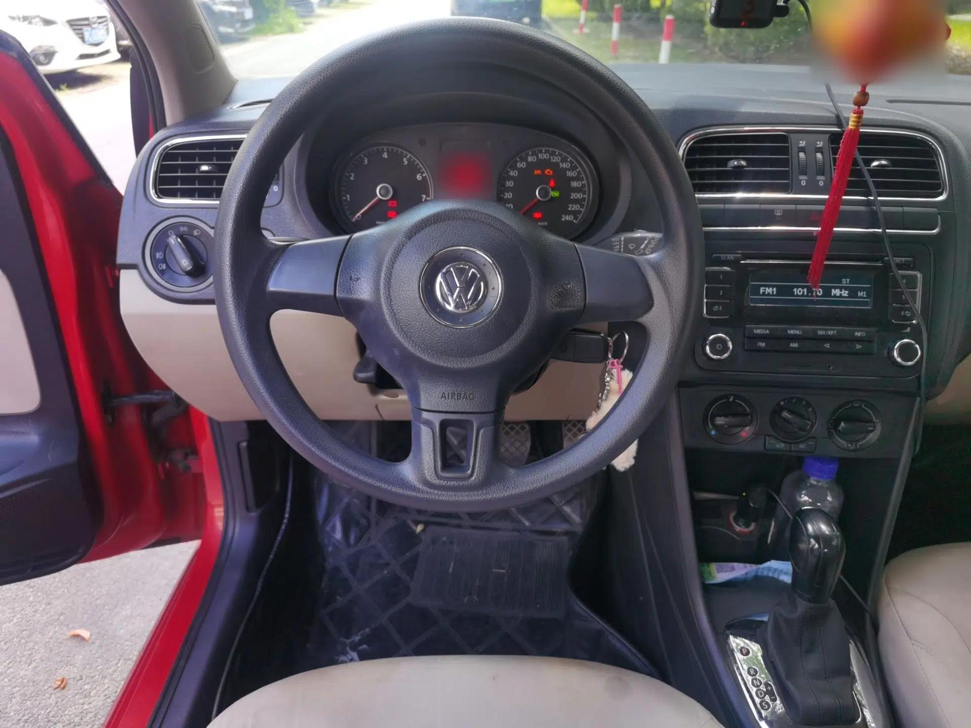 Volkswagen Polo 2011 1.6L Automatic ZhiShang Version — миниатюра 10