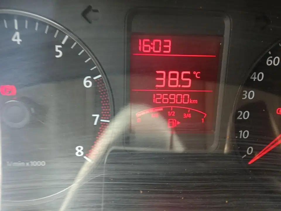 Volkswagen Polo 2013 1.4L Manual Fashion Edition — миниатюра 12
