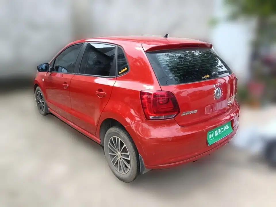 Volkswagen Polo 2013 1.4L Manual Fashion Edition — миниатюра 4