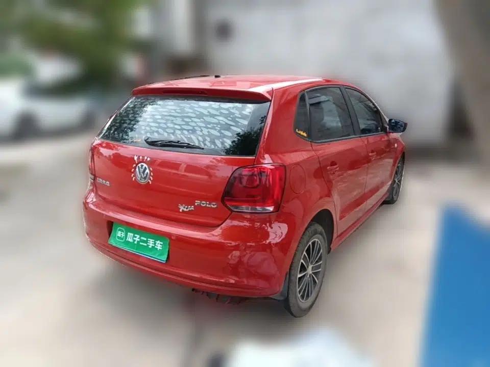 Volkswagen Polo 2013 1.4L Manual Fashion Edition — миниатюра 6
