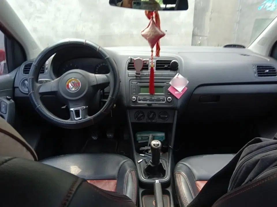 Volkswagen Polo 2013 1.4L Manual Fashion Edition — миниатюра 9
