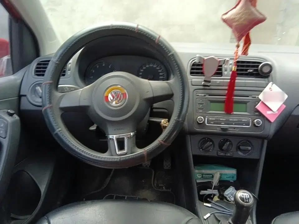Volkswagen Polo 2013 1.4L Manual Fashion Edition — миниатюра 10