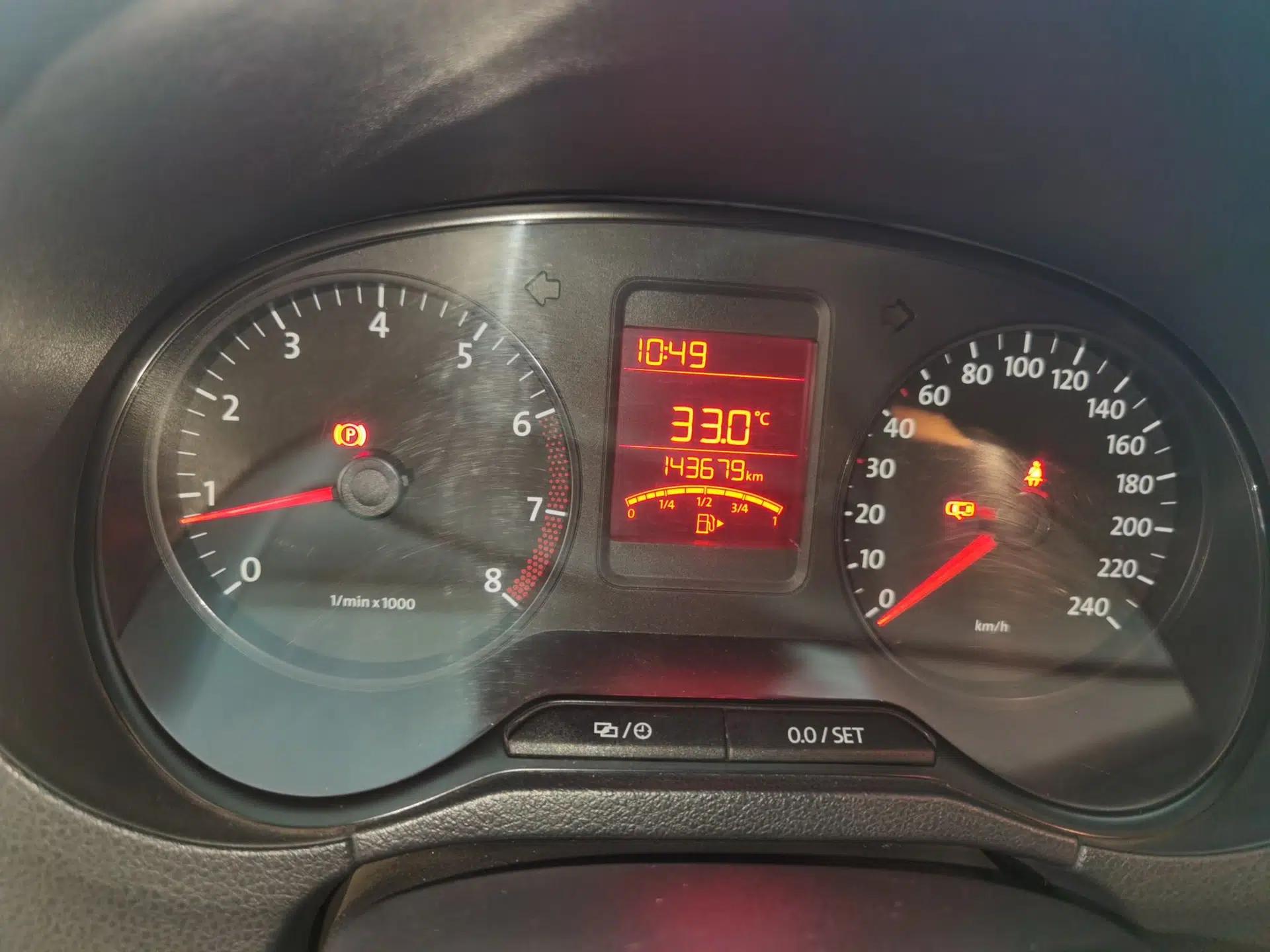 Volkswagen Polo 2013 1.4L Manual Fashion Edition — миниатюра 12
