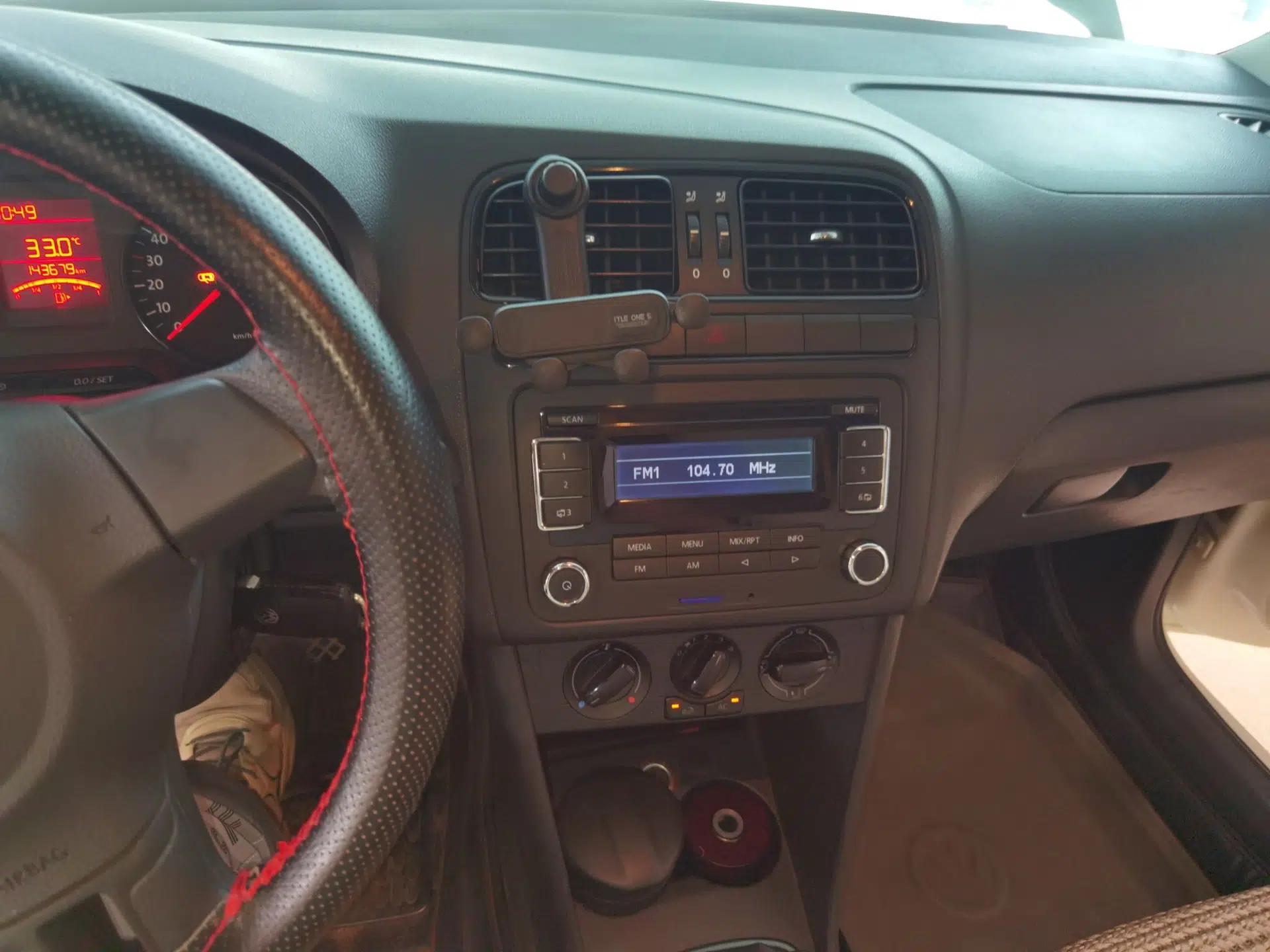 Volkswagen Polo 2013 1.4L Manual Fashion Edition — миниатюра 13
