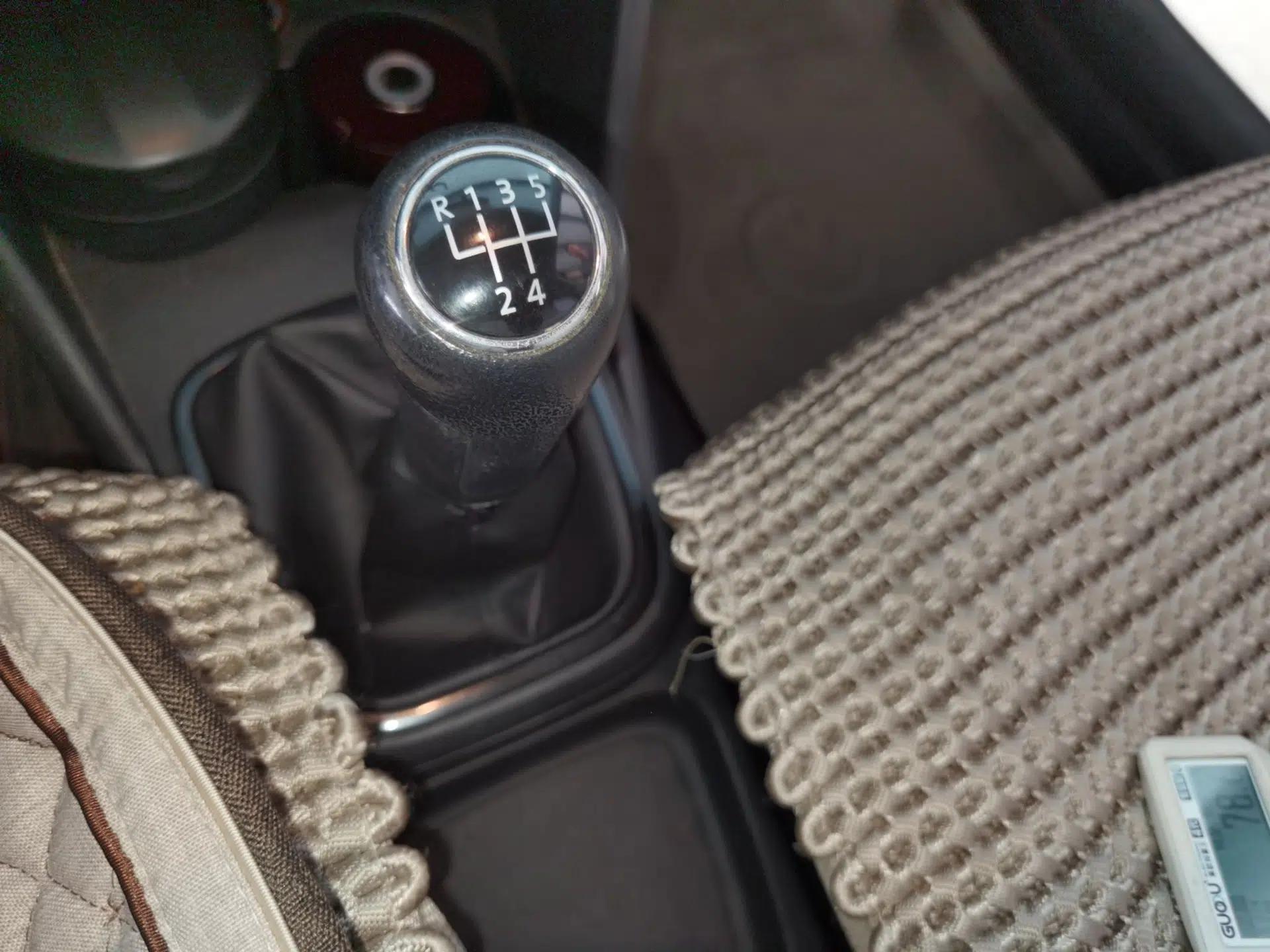 Volkswagen Polo 2013 1.4L Manual Fashion Edition — миниатюра 14
