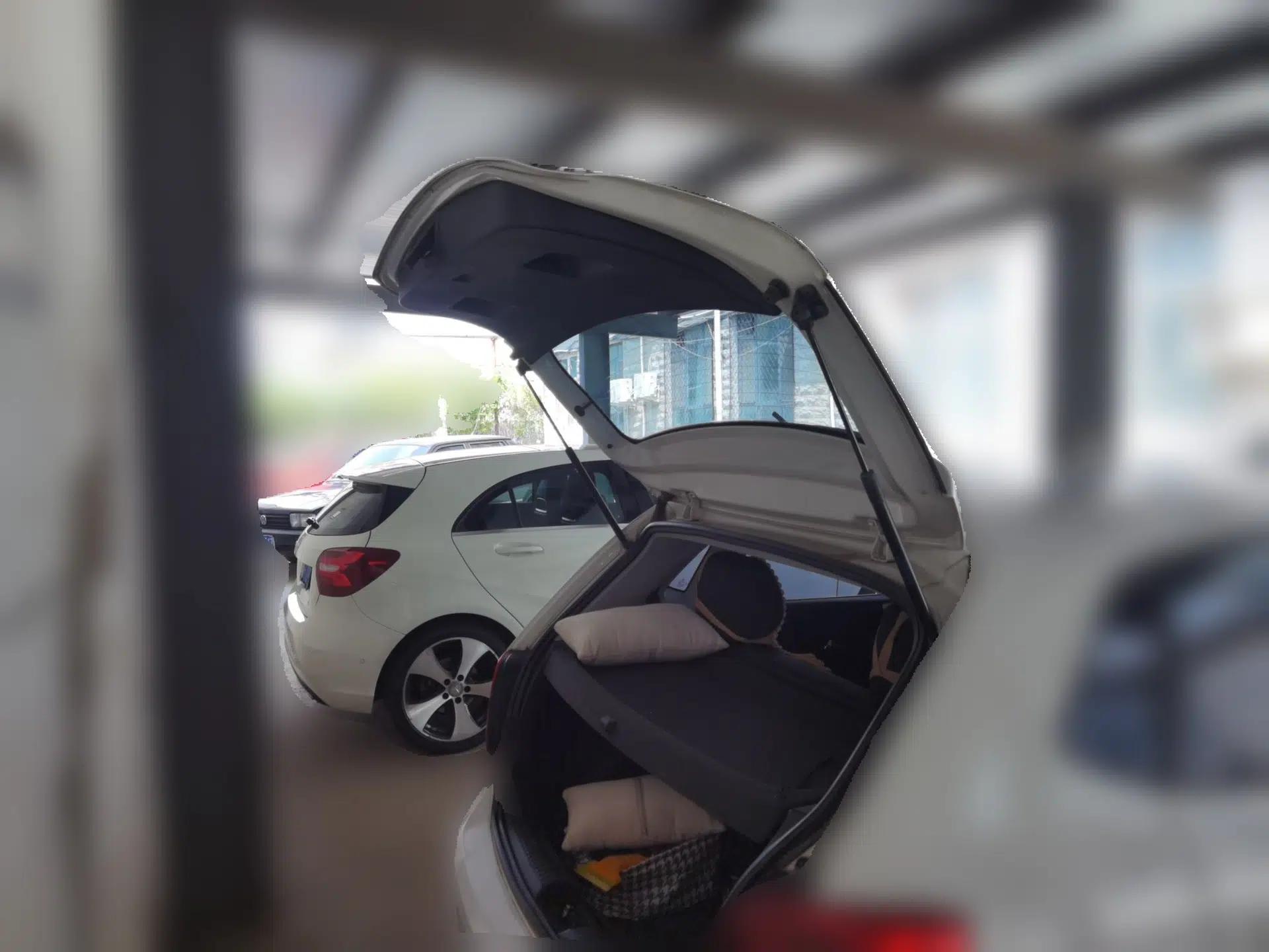 Volkswagen Polo 2013 1.4L Manual Fashion Edition — миниатюра 19