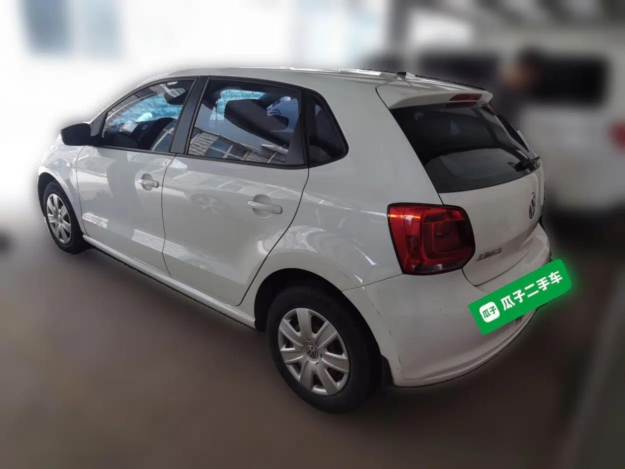 Volkswagen Polo 2013 1.4L Manual Fashion Edition — миниатюра 4