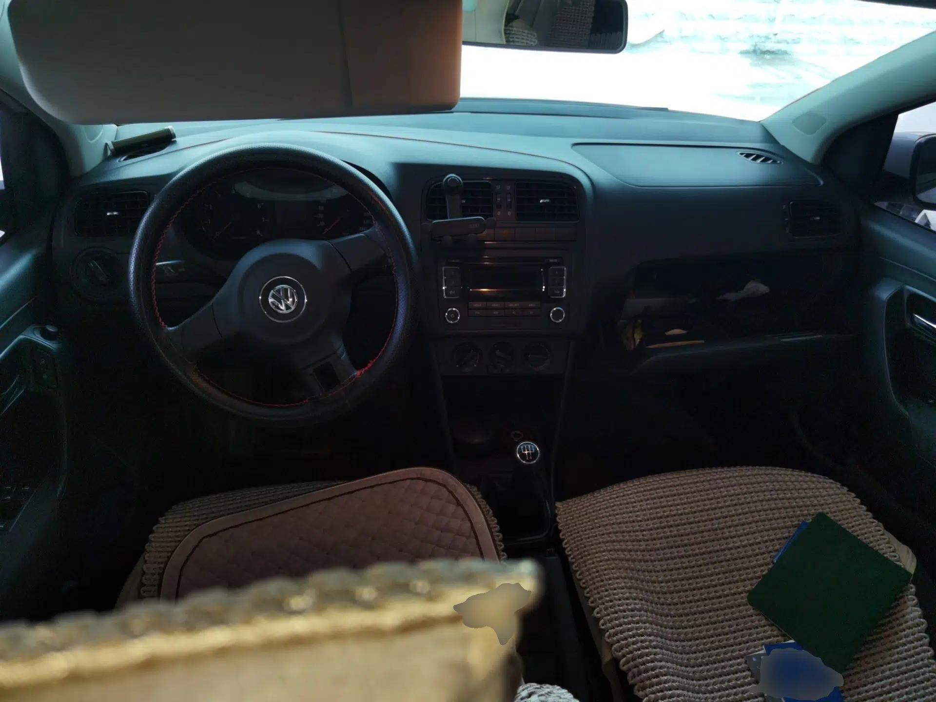 Volkswagen Polo 2013 1.4L Manual Fashion Edition — миниатюра 9