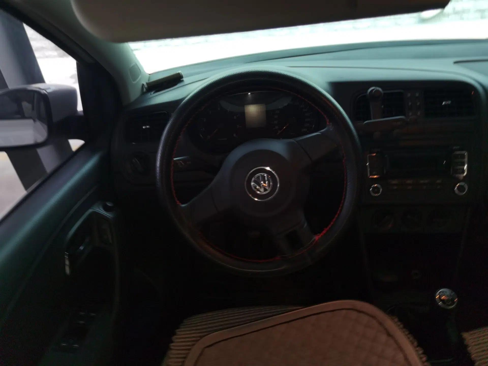 Volkswagen Polo 2013 1.4L Manual Fashion Edition — миниатюра 10