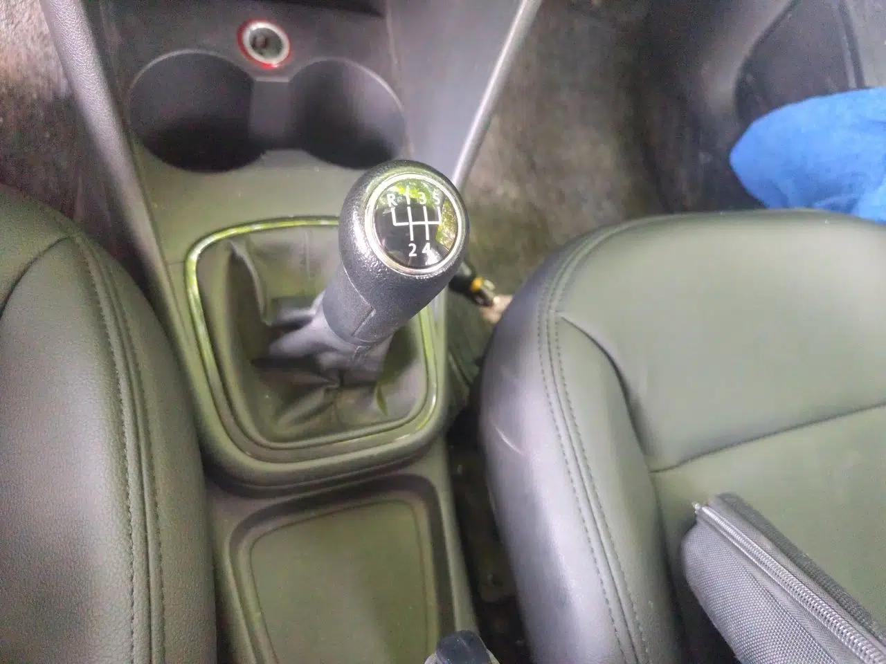 Volkswagen Polo 2013 1.4L Manual Comfort Edition — миниатюра 14