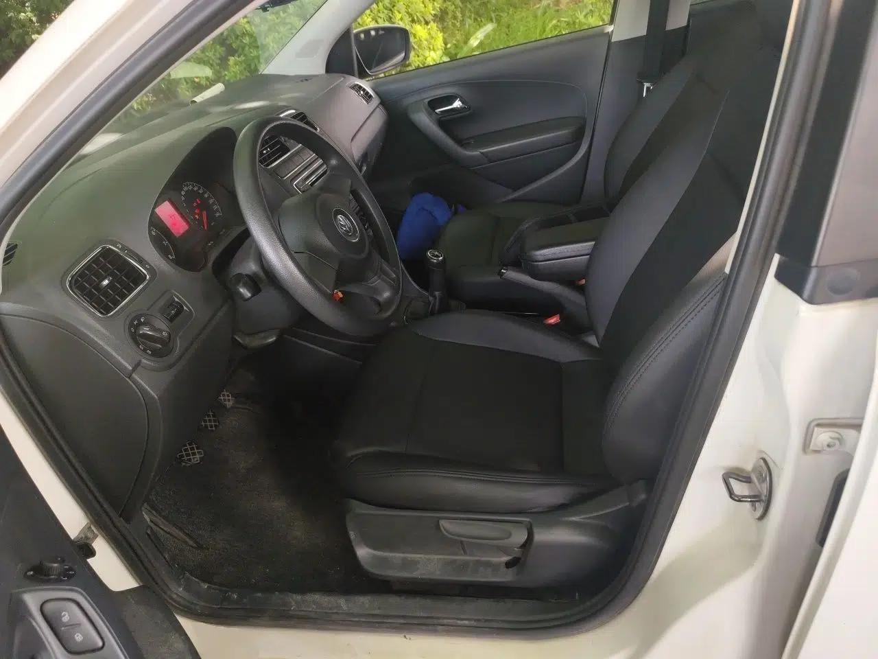 Volkswagen Polo 2013 1.4L Manual Comfort Edition — миниатюра 15