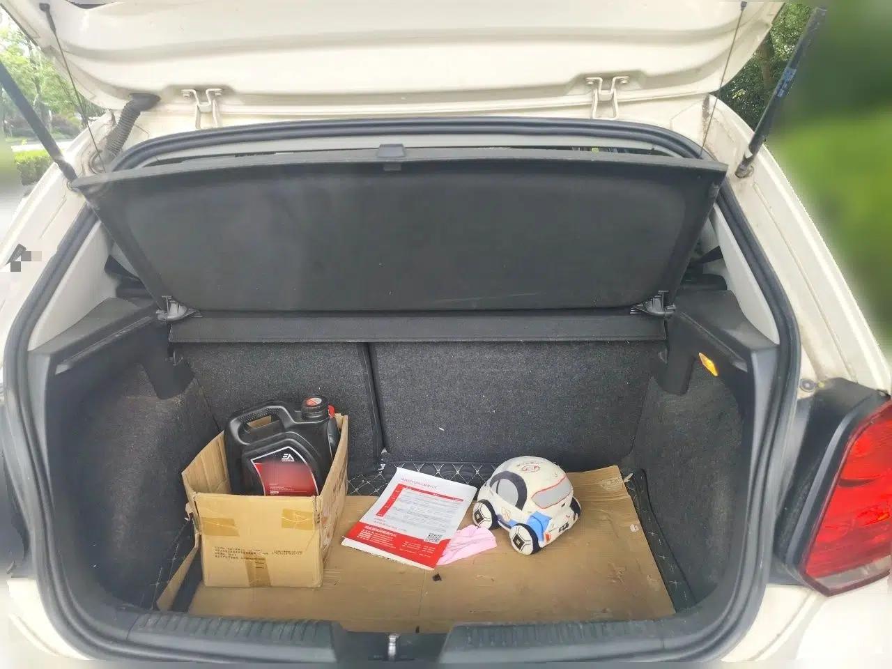Volkswagen Polo 2013 1.4L Manual Comfort Edition — миниатюра 19