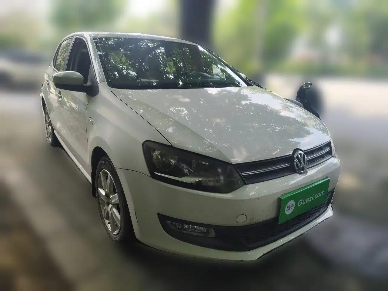 Volkswagen Polo 2013 1.4L Manual Comfort Edition — миниатюра 3