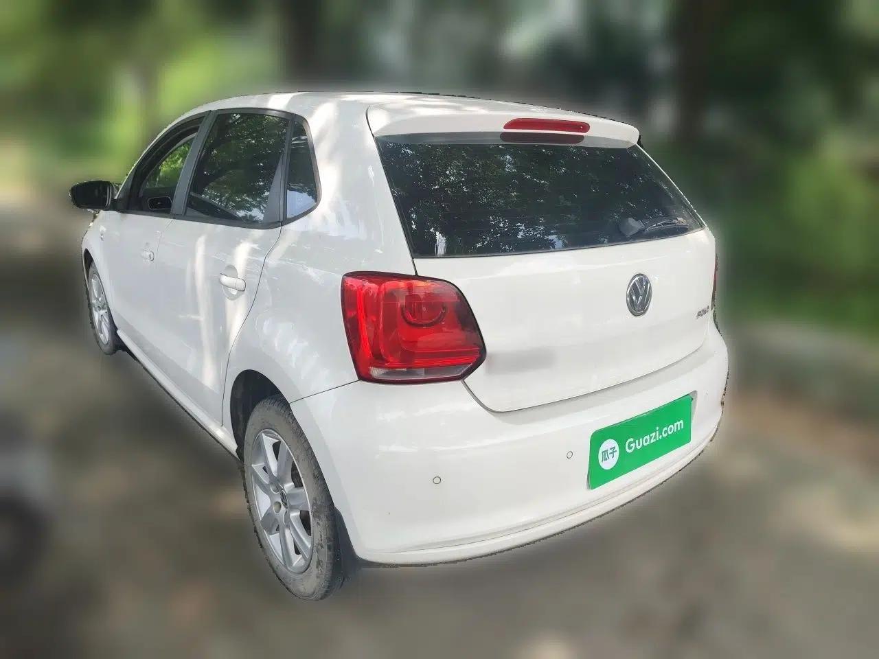 Volkswagen Polo 2013 1.4L Manual Comfort Edition — миниатюра 4