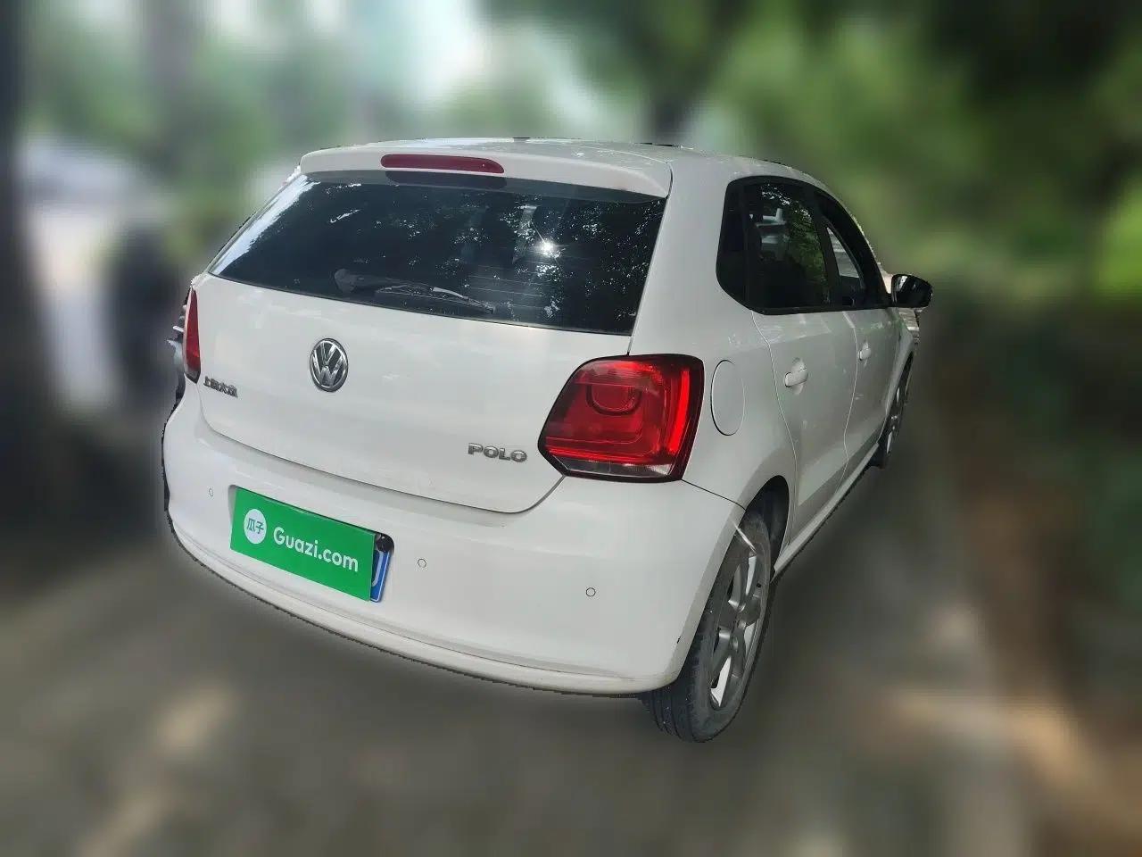 Volkswagen Polo 2013 1.4L Manual Comfort Edition — миниатюра 6