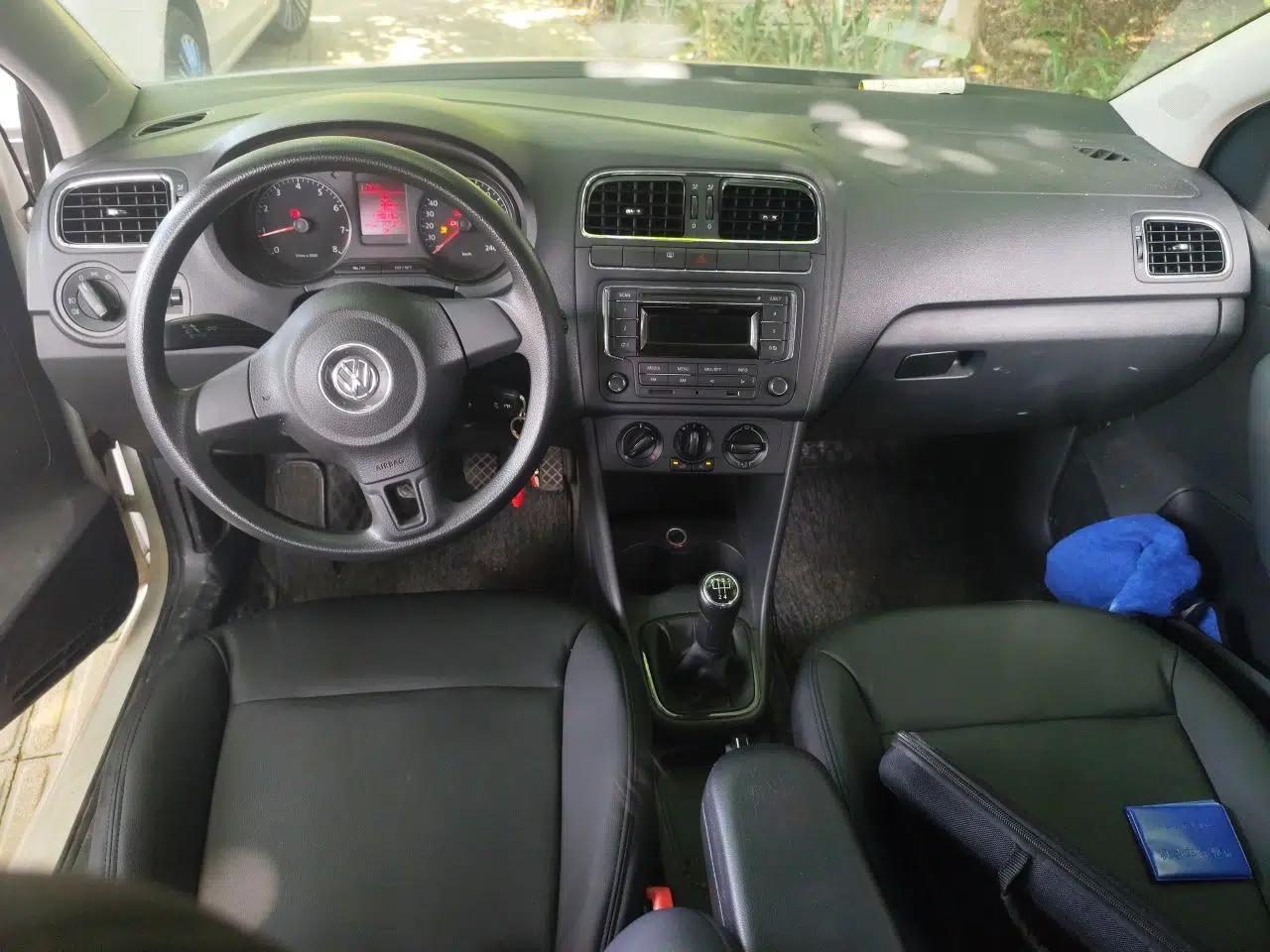 Volkswagen Polo 2013 1.4L Manual Comfort Edition — миниатюра 9