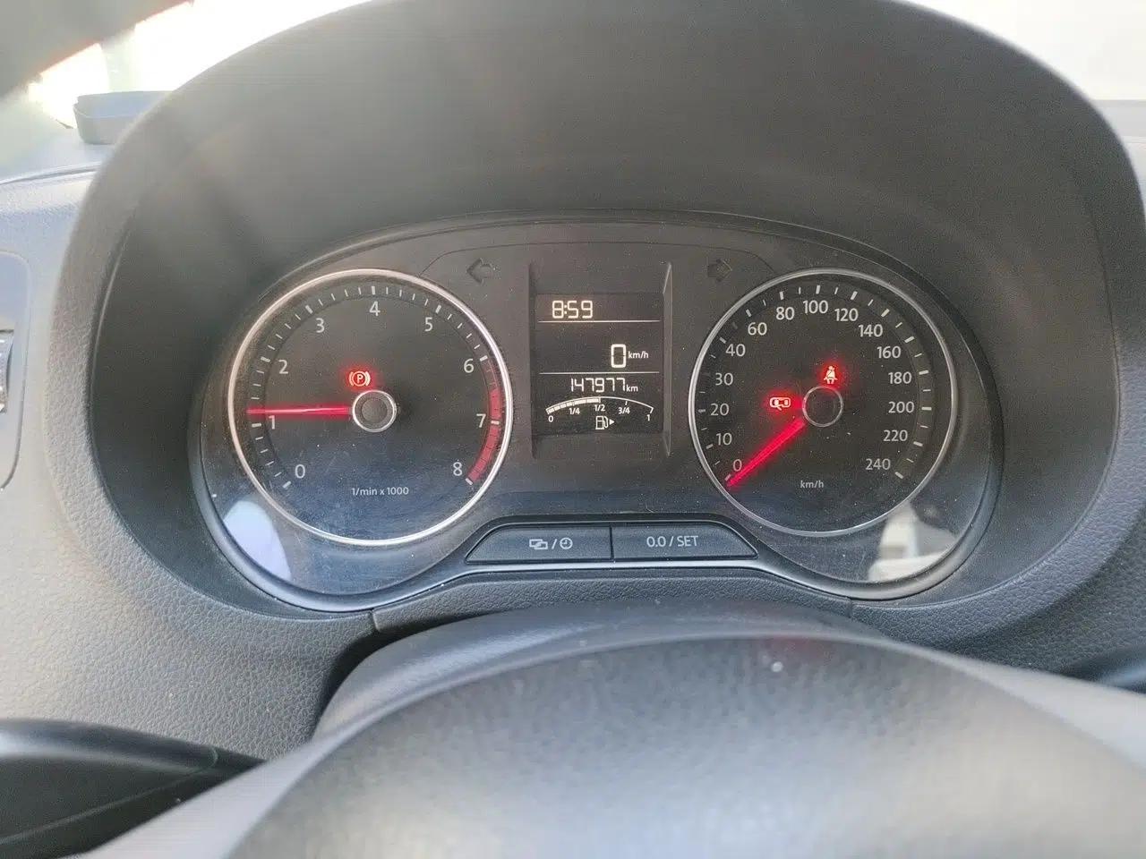 Volkswagen Polo 2014 1.4L Manual Comfort Edition — миниатюра 15