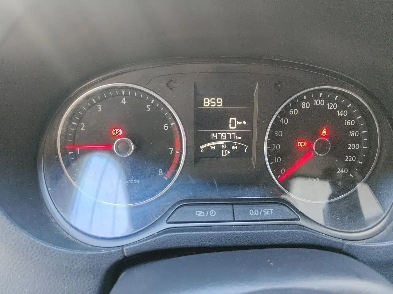 Volkswagen Polo 2014 1.4L Manual Comfort Edition — миниатюра 16