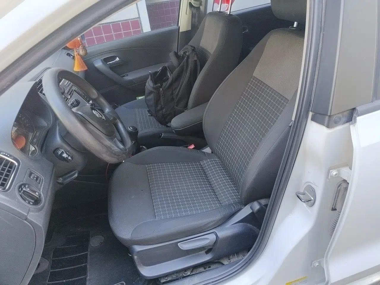 Volkswagen Polo 2014 1.4L Manual Comfort Edition — миниатюра 19