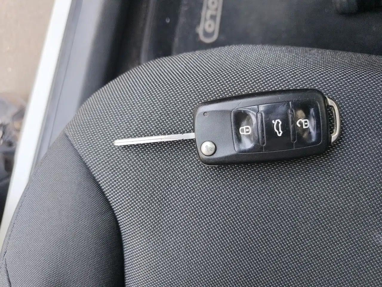 Volkswagen Polo 2014 1.4L Manual Comfort Edition — миниатюра 24