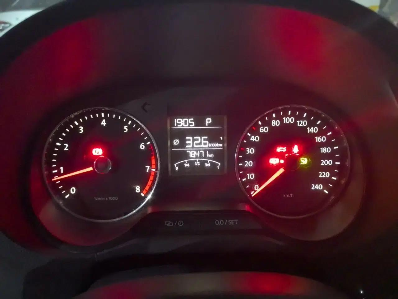 Volkswagen Polo 2014 1.6L Automatic Comfort Edition — миниатюра 11