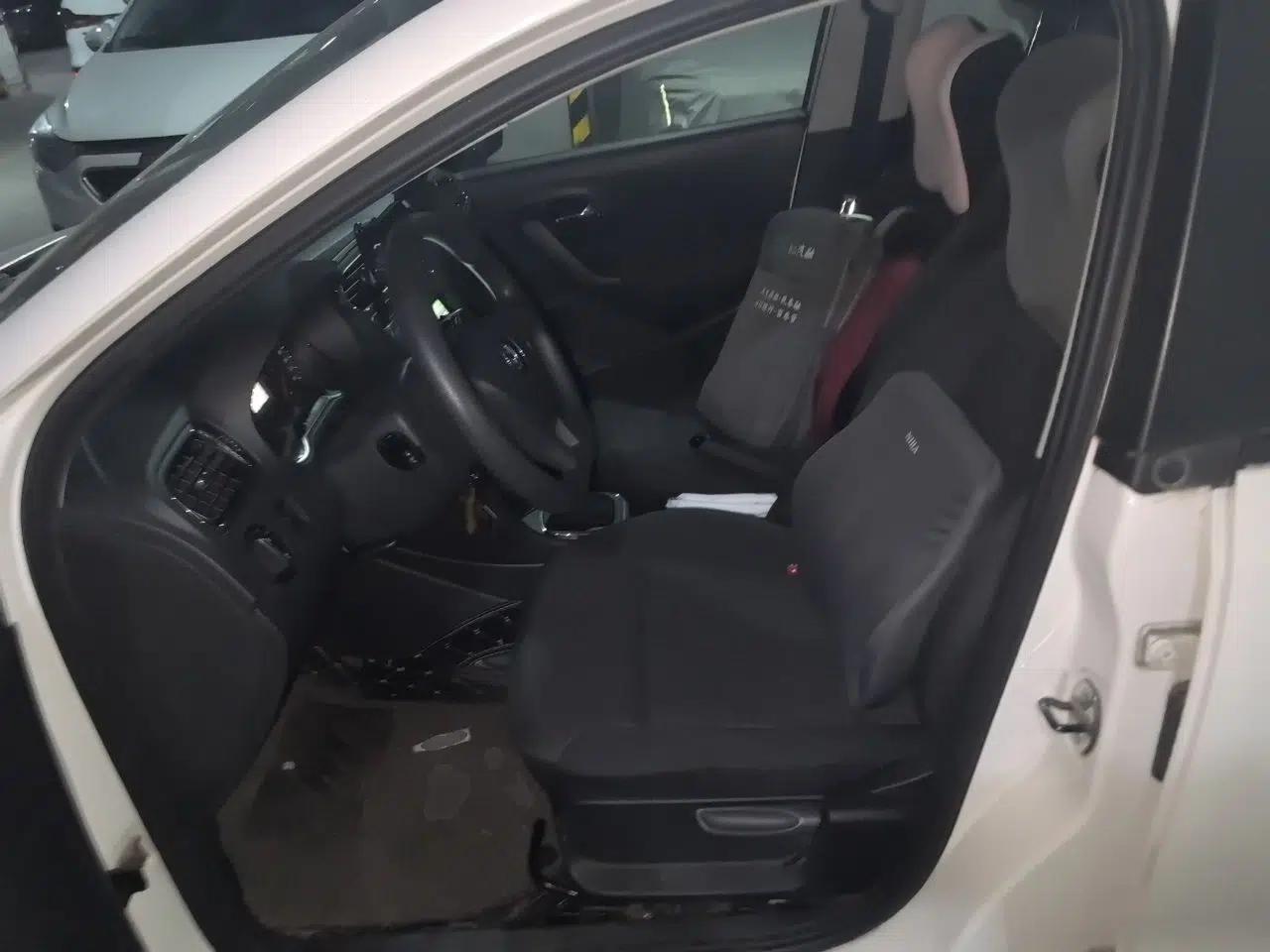 Volkswagen Polo 2014 1.6L Automatic Comfort Edition — миниатюра 15