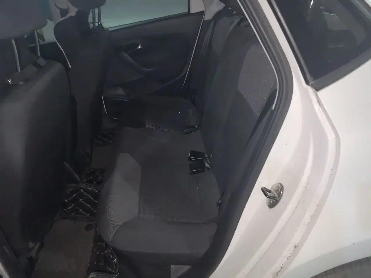 Volkswagen Polo 2014 1.6L Automatic Comfort Edition — миниатюра 17