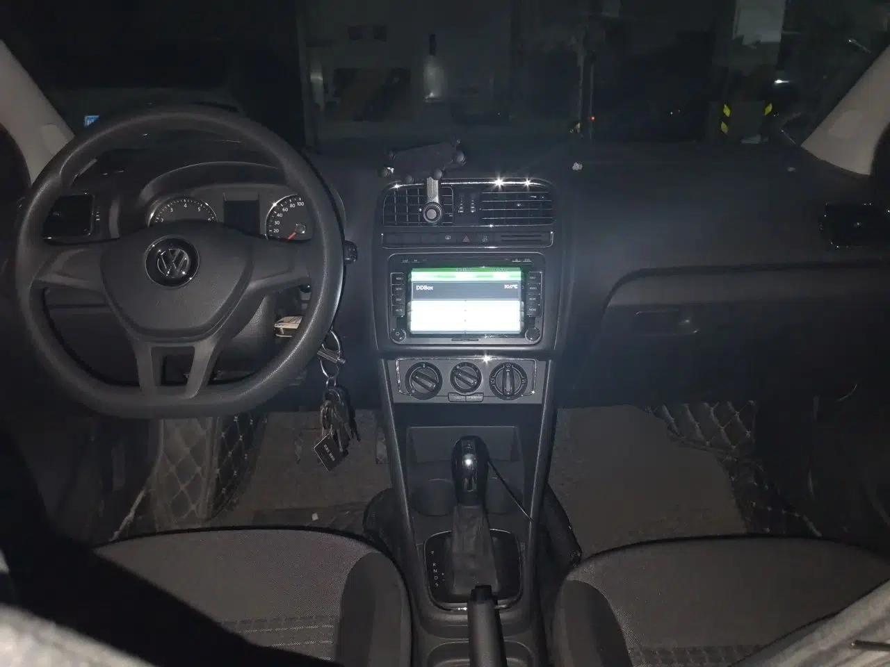 Volkswagen Polo 2014 1.6L Automatic Comfort Edition — миниатюра 9