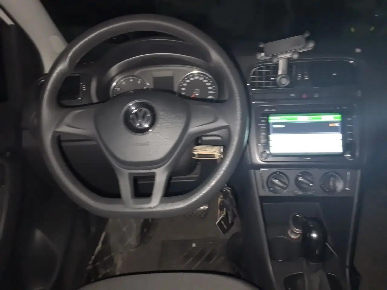 Volkswagen Polo 2014 1.6L Automatic Comfort Edition — миниатюра 10