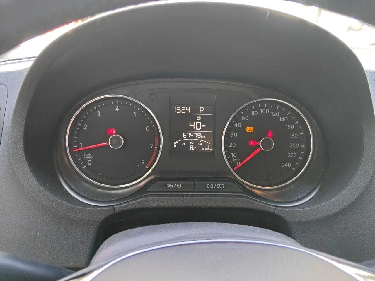 Volkswagen Polo 2016 1.6L Automatic Comfort Model — миниатюра 11