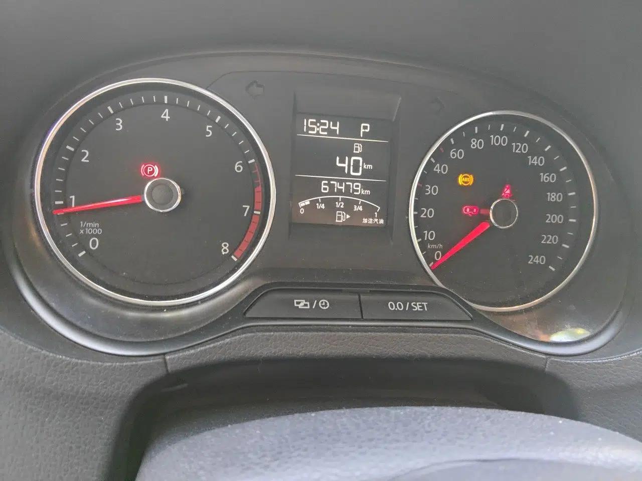 Volkswagen Polo 2016 1.6L Automatic Comfort Model — миниатюра 12