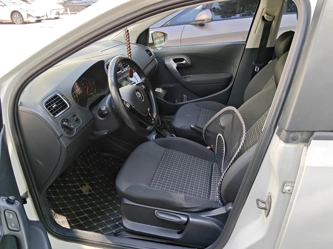 Volkswagen Polo 2016 1.6L Automatic Comfort Model — миниатюра 15