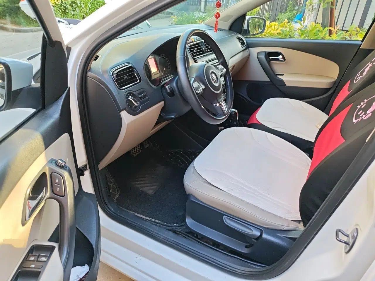 Volkswagen Polo 2013 1.4L Automatic Luxury Edition — миниатюра 16