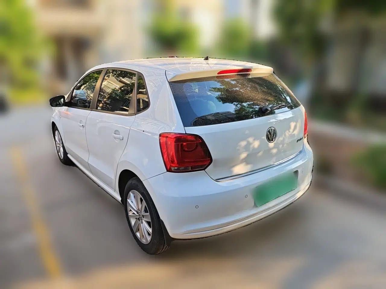 Volkswagen Polo 2013 1.4L Automatic Luxury Edition — миниатюра 4