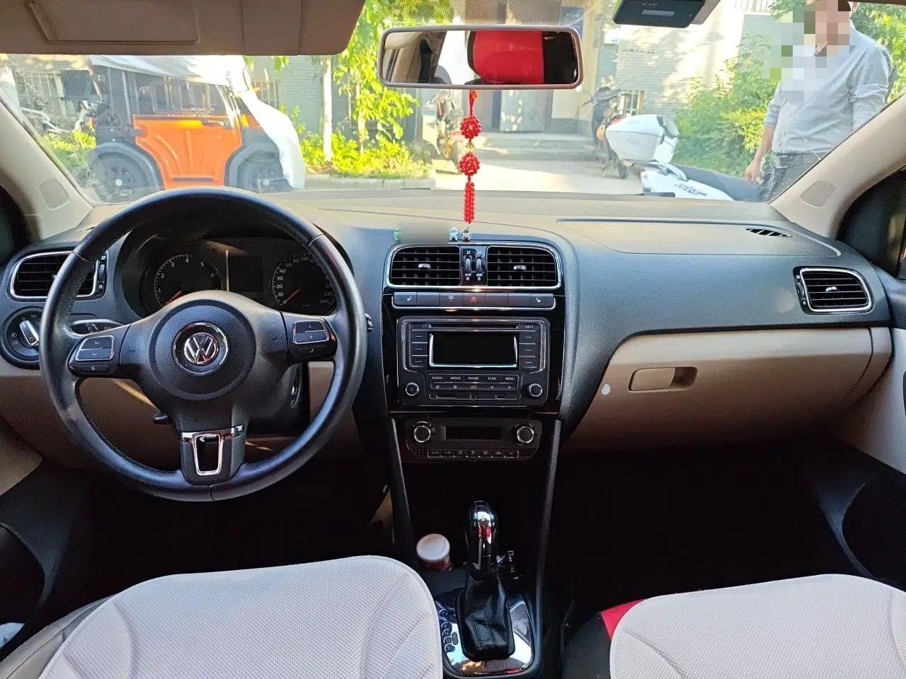 Volkswagen Polo 2013 1.4L Automatic Luxury Edition — миниатюра 9