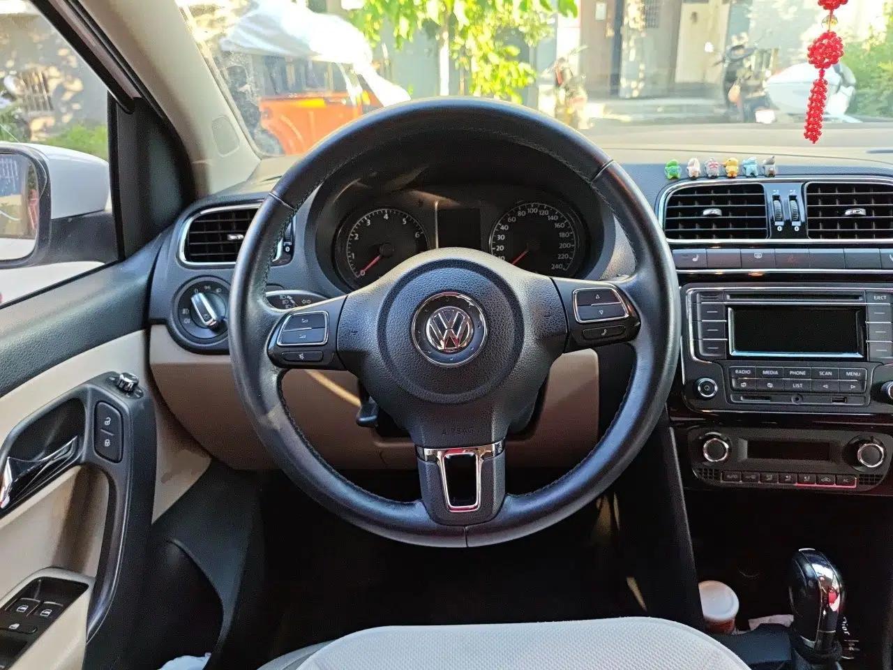 Volkswagen Polo 2013 1.4L Automatic Luxury Edition — миниатюра 10