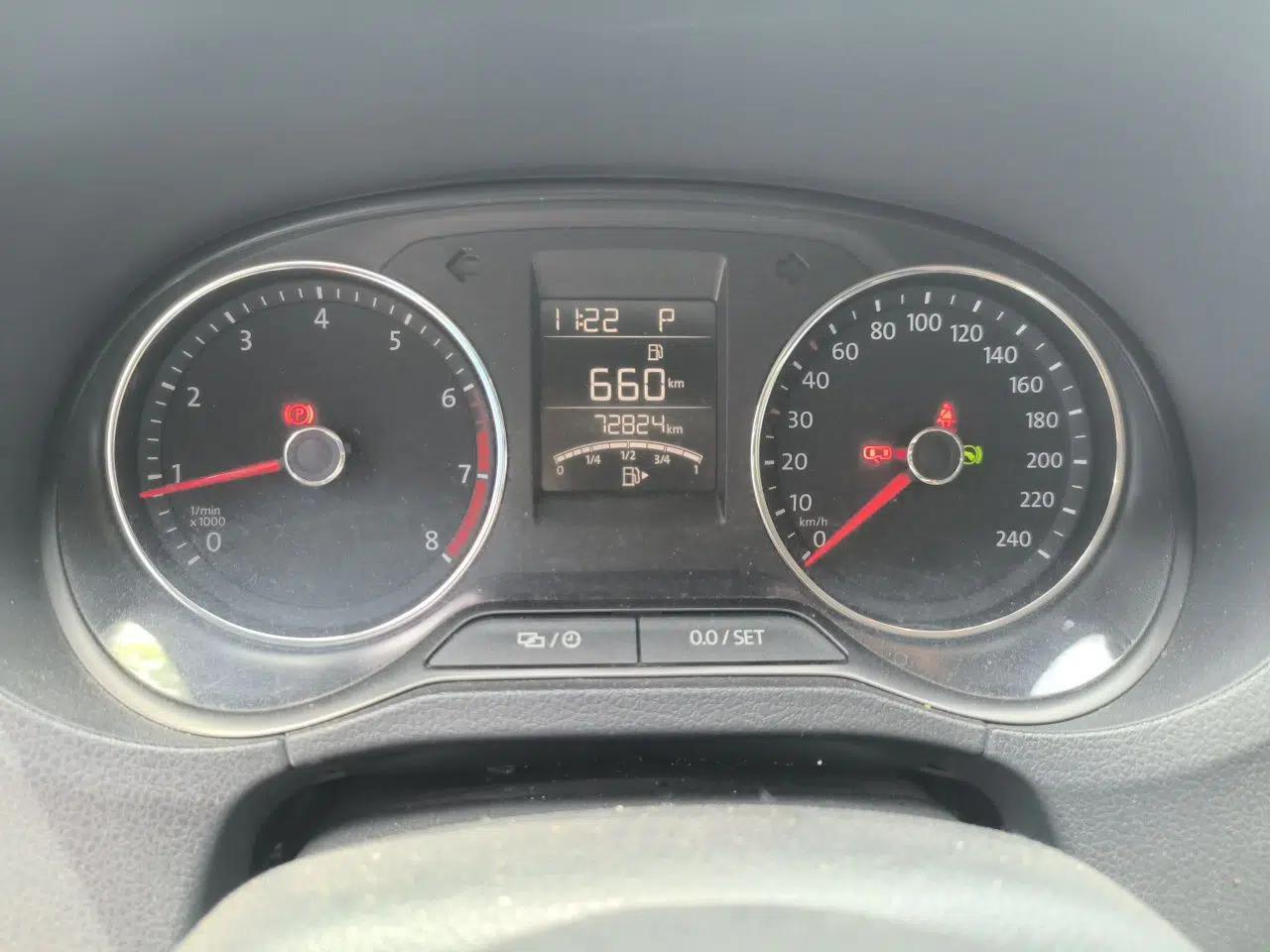 Volkswagen Polo 2016 1.6L Automatic Comfort Model — миниатюра 12