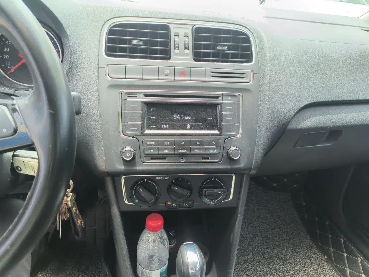 Volkswagen Polo 2016 1.6L Automatic Comfort Model — миниатюра 13
