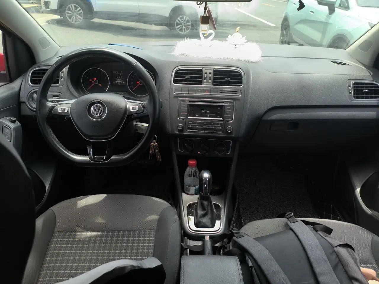 Volkswagen Polo 2016 1.6L Automatic Comfort Model — миниатюра 9