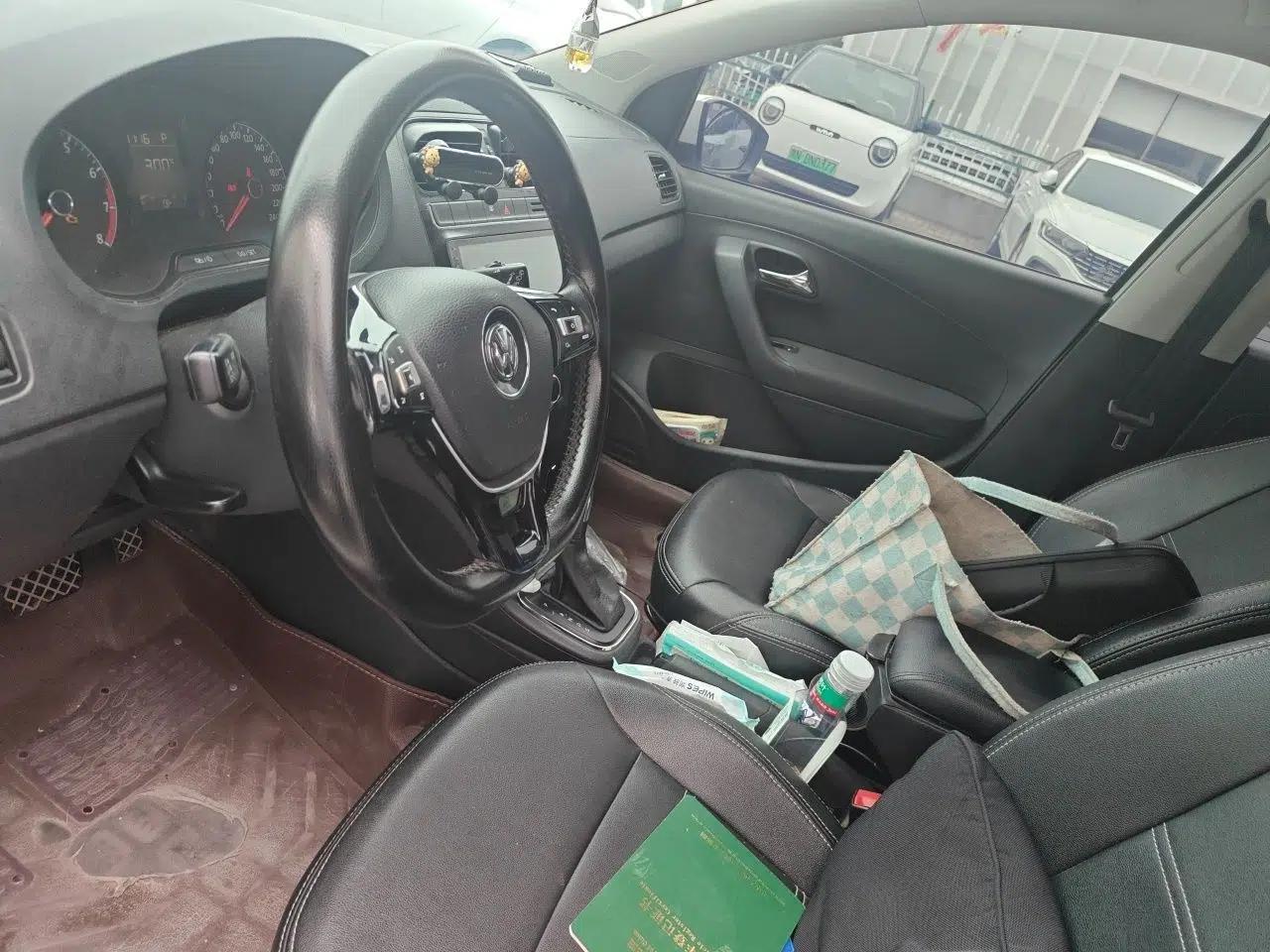 Volkswagen Polo 2016 1.4L Automatic Trendy Model — миниатюра 15