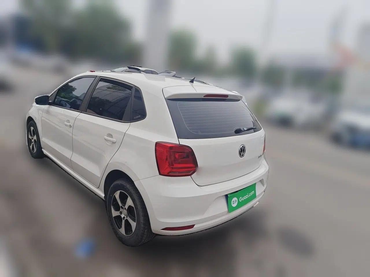 Volkswagen Polo 2016 1.4L Automatic Trendy Model — миниатюра 4