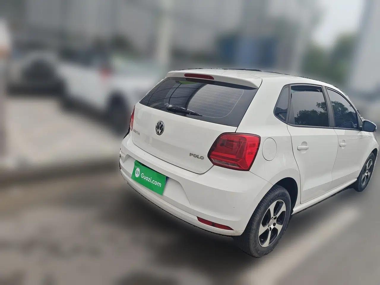 Volkswagen Polo 2016 1.4L Automatic Trendy Model — миниатюра 6