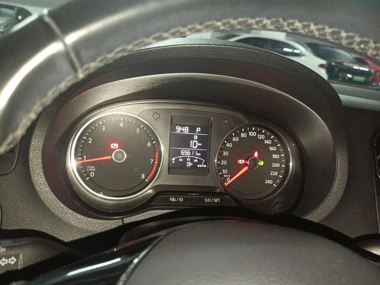 Volkswagen Polo 2016 1.6L Automatic Comfort Model — миниатюра 11