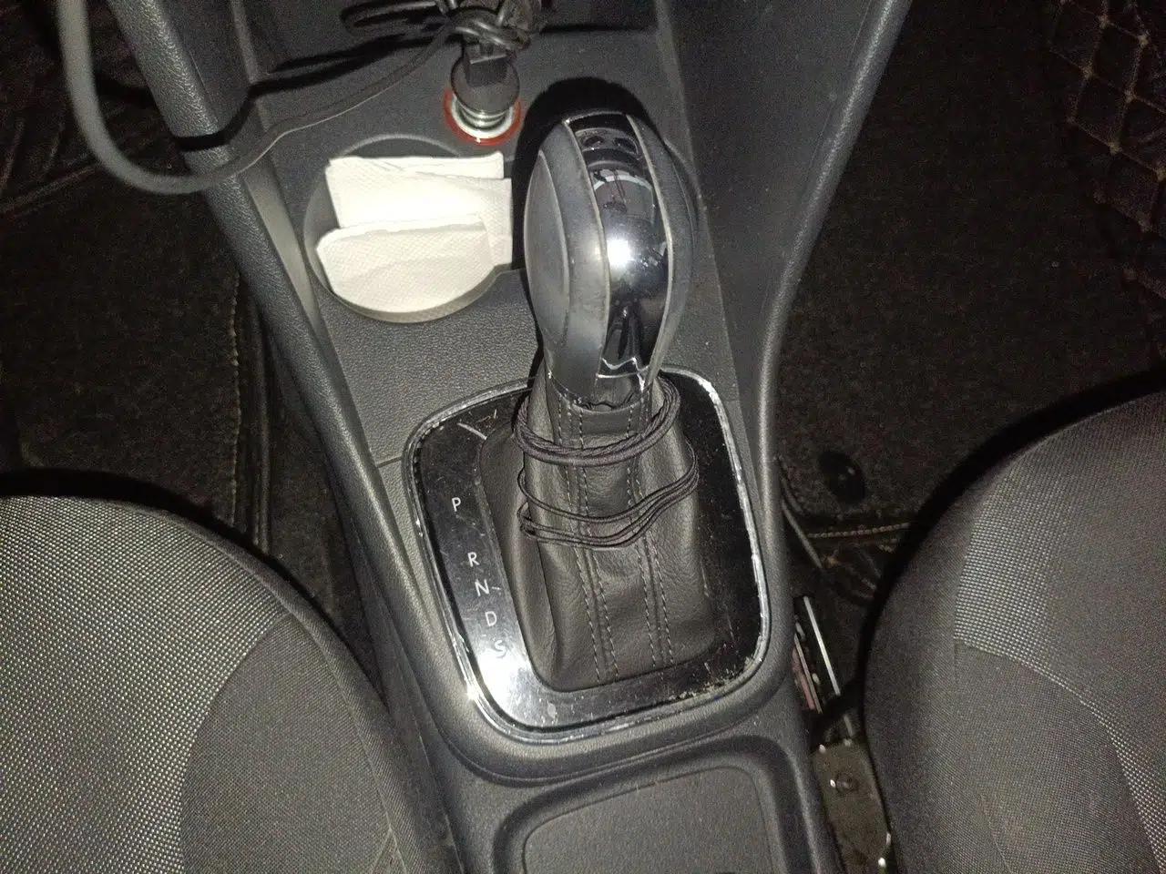 Volkswagen Polo 2016 1.6L Automatic Comfort Model — миниатюра 14