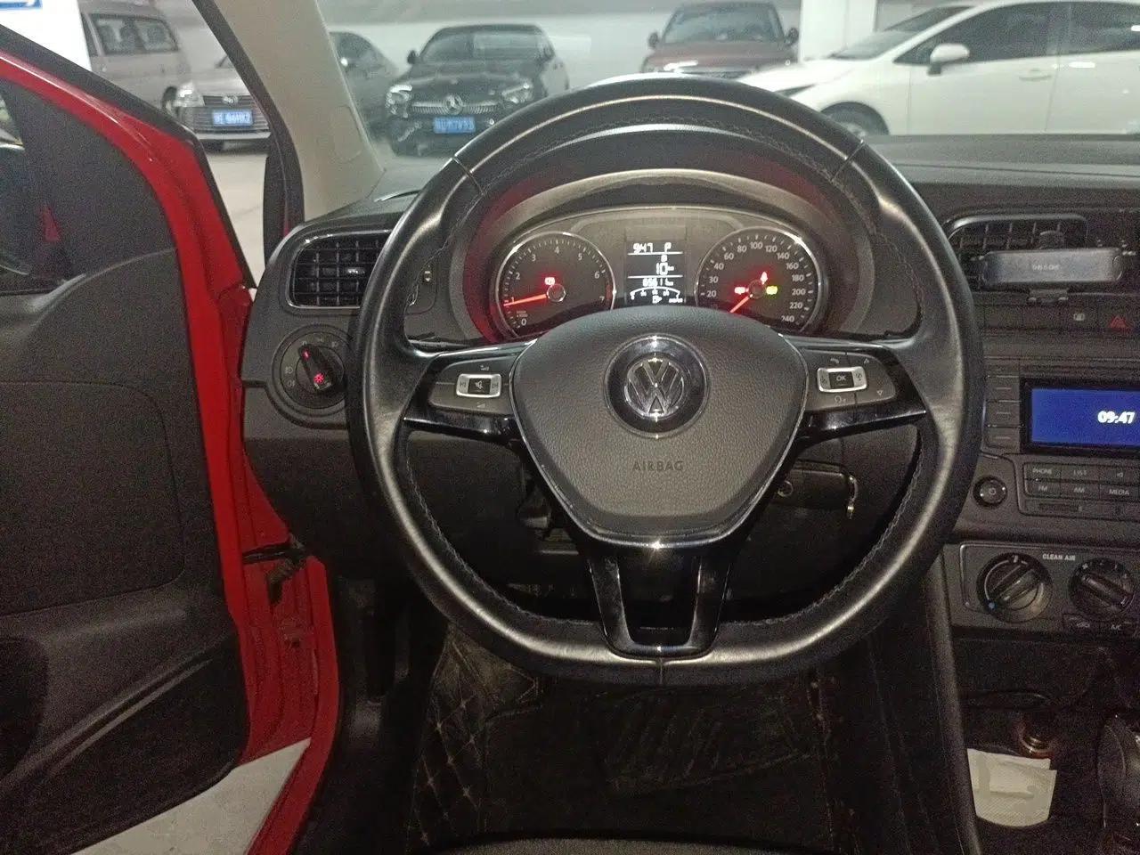 Volkswagen Polo 2016 1.6L Automatic Comfort Model — миниатюра 10