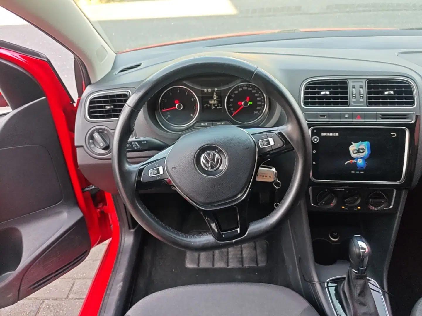 Volkswagen Polo 2016 1.6L Automatic Comfort Model — миниатюра 13