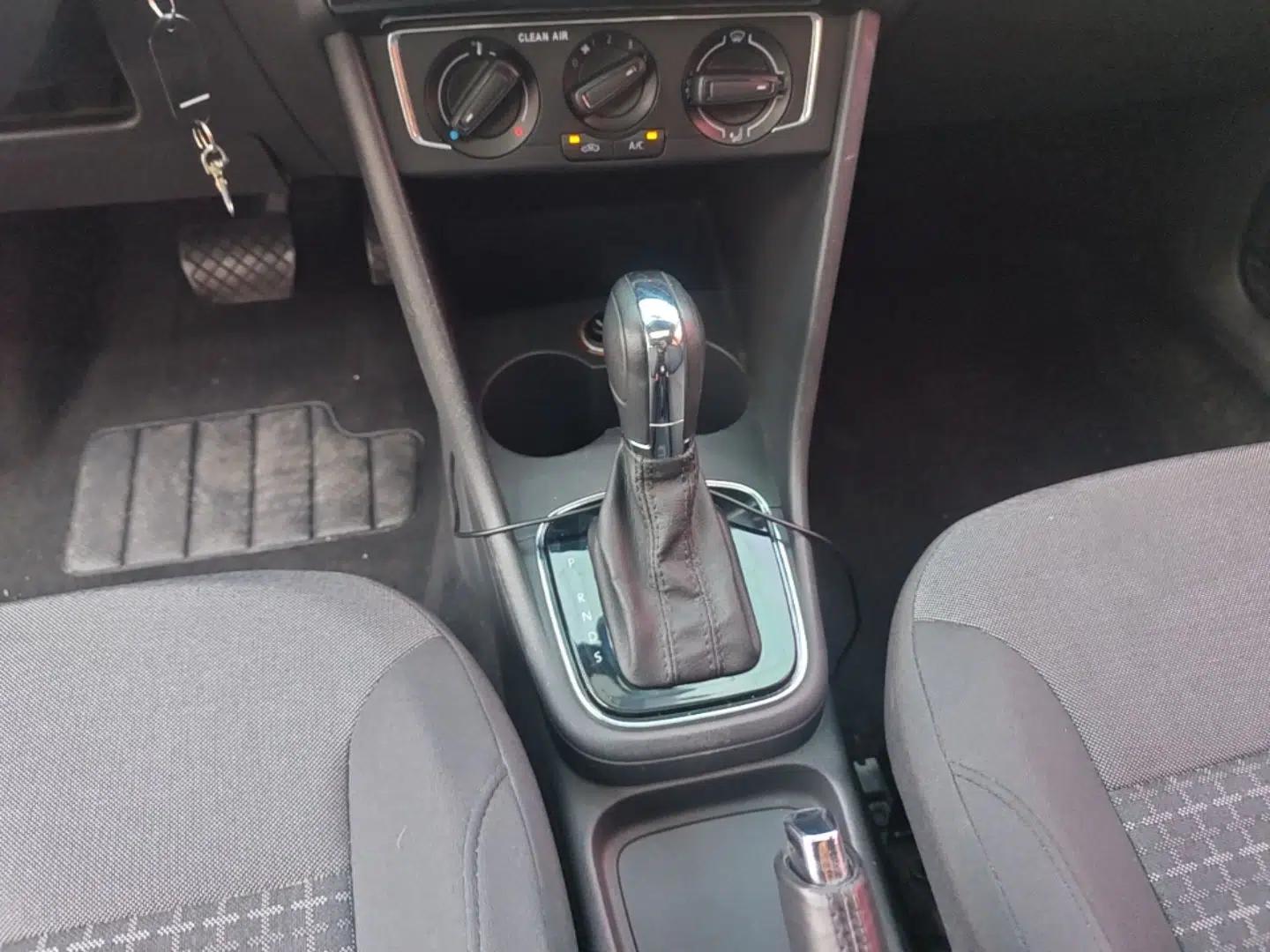 Volkswagen Polo 2016 1.6L Automatic Comfort Model — миниатюра 16
